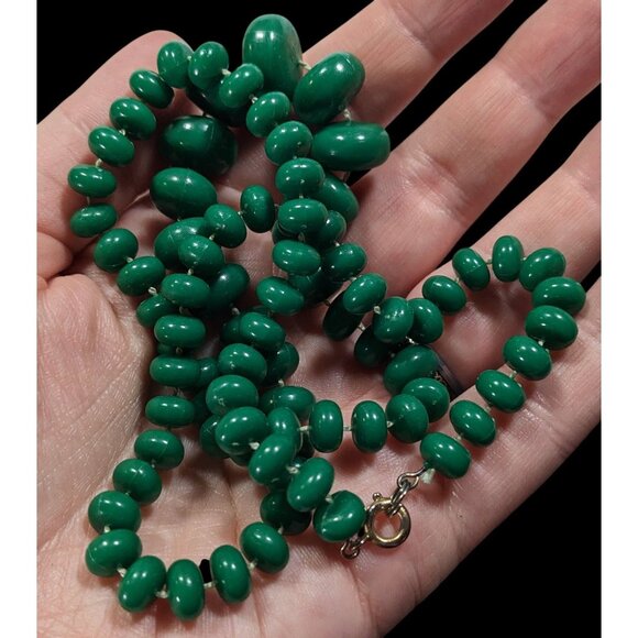 Retro Casual Green Plastic Beaded Necklace - Picture 3 of 6